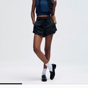 Inner glow high rise short 3” grey